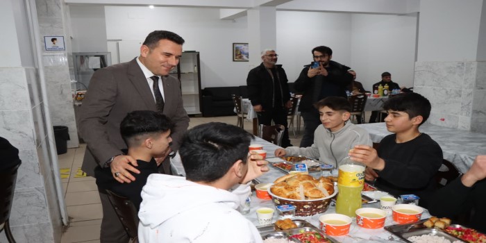 Başli, öğrencilerle iftar sofrasında bir araya geldi
